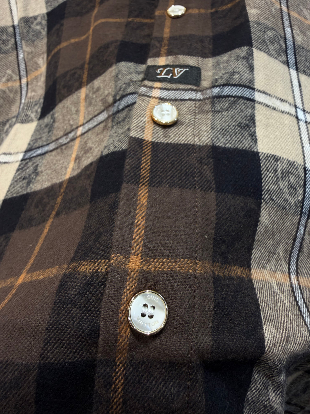 Plaid Contrast-Collar Long-Sleeve Button-Up Shirt