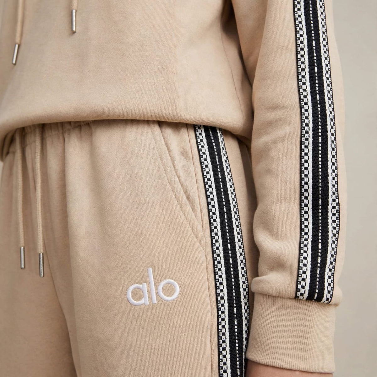 Women's Full-Zip Hoodie & Wide-Leg Sweatpants Set with Patterned Side Stripes
