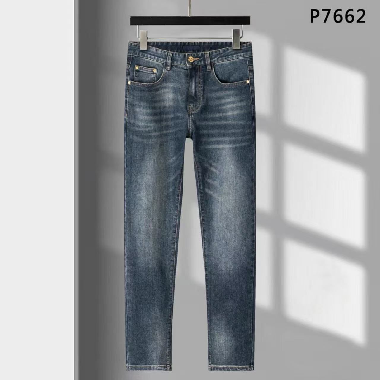 Men’s Relaxed Fit Full-Length Jeans with Designer Pocket