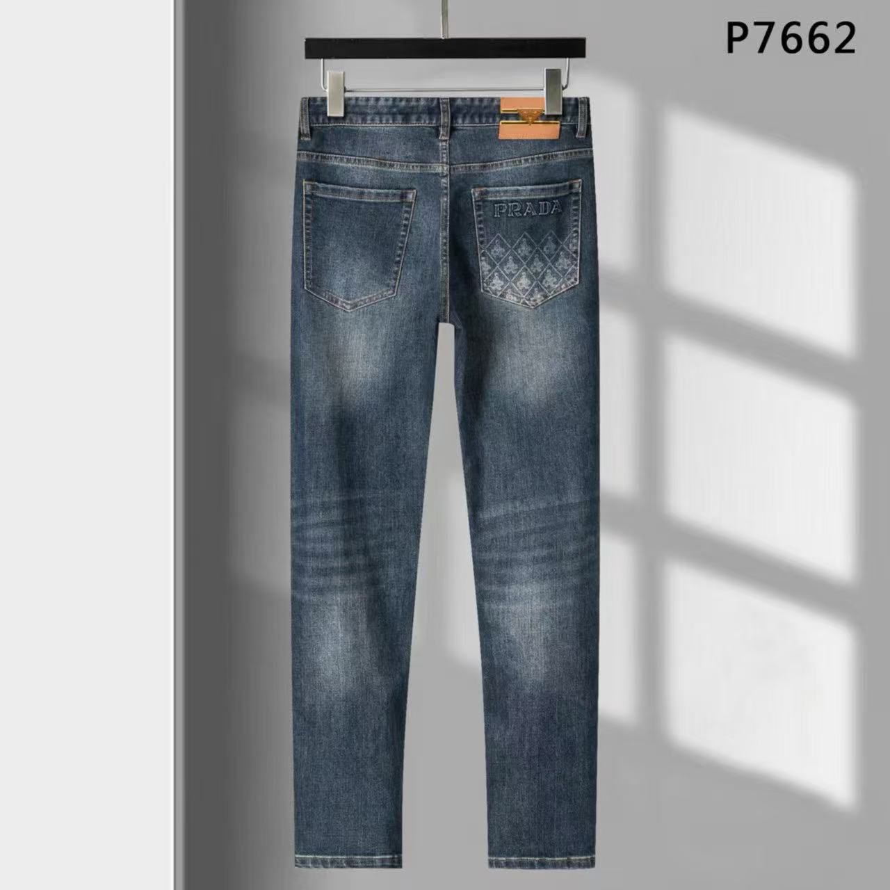 Men’s Relaxed Fit Full-Length Jeans with Designer Pocket