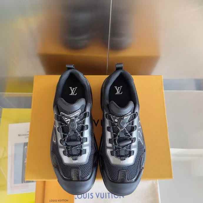 LV Runner Tatic Sneaker – Technical Mesh & Tape Design with Quick Lacing System