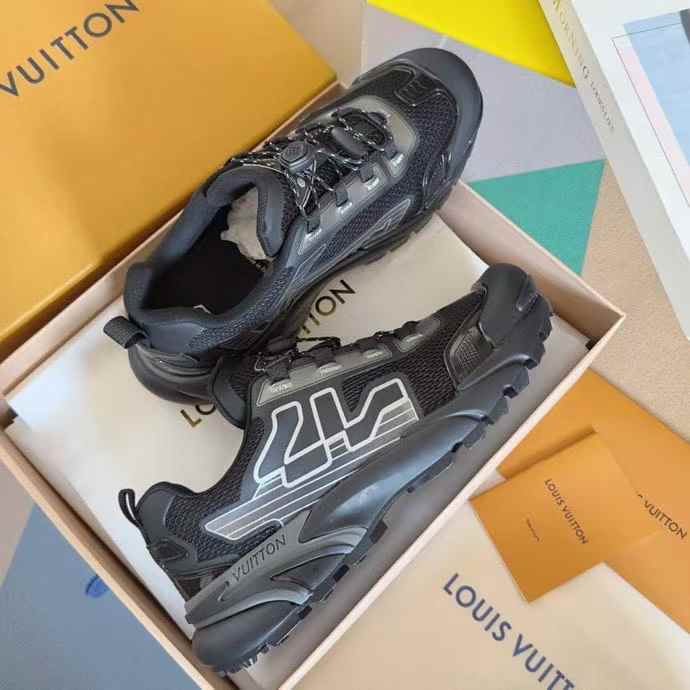LV Runner Tatic Sneaker – Technical Mesh & Tape Design with Quick Lacing System