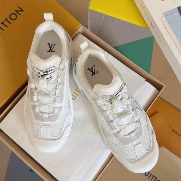 LV Runner Tatic Sneaker – Technical Mesh & Tape Design with Quick Lacing System
