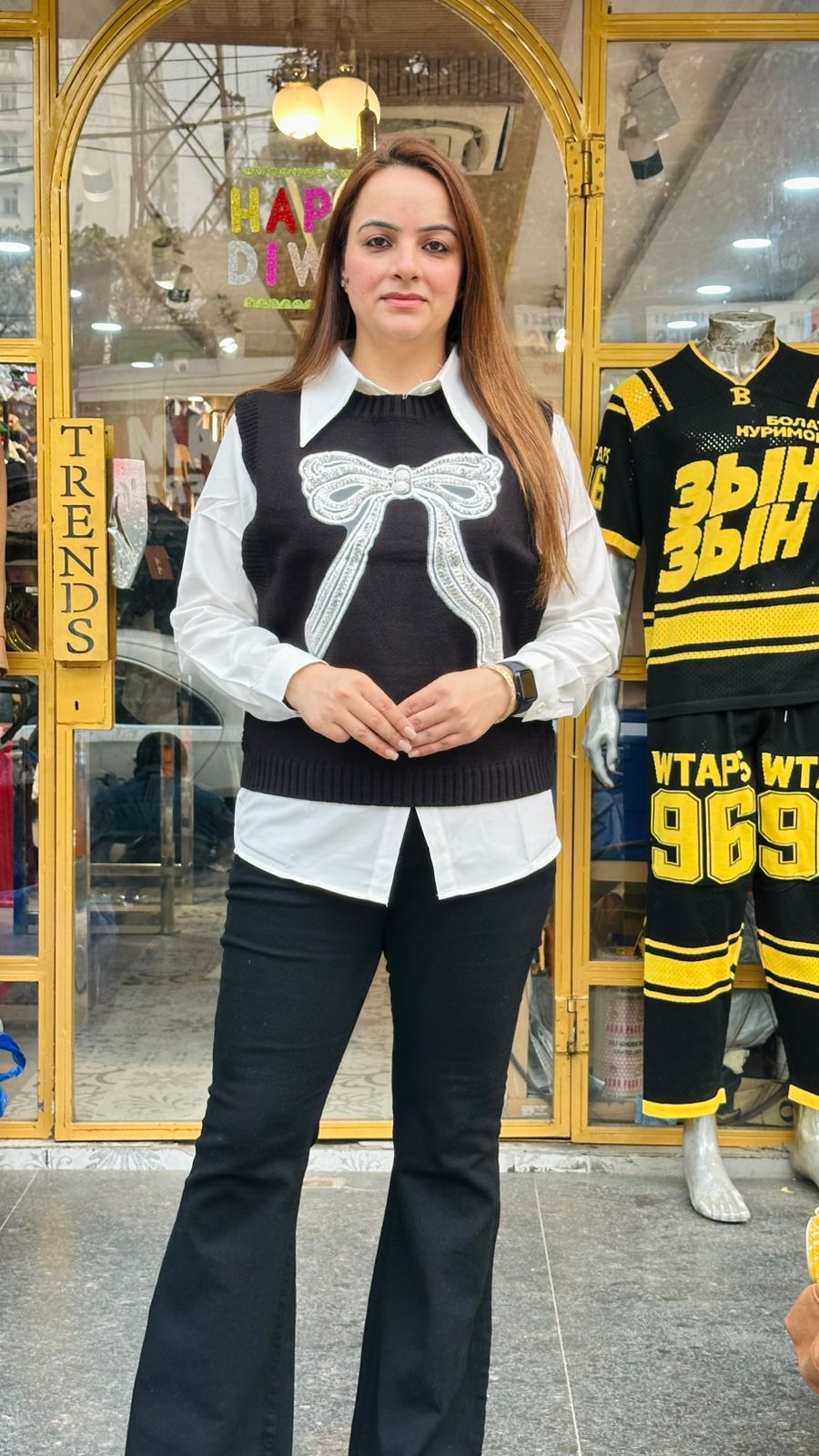 Shirt with cut sleeves sweater with a bow design