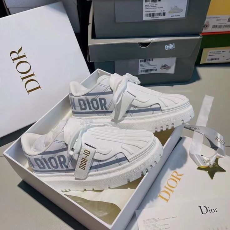 ID Low-Top Sneaker