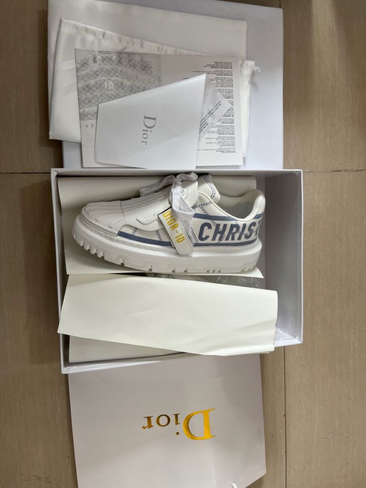 ID Low-Top Sneaker