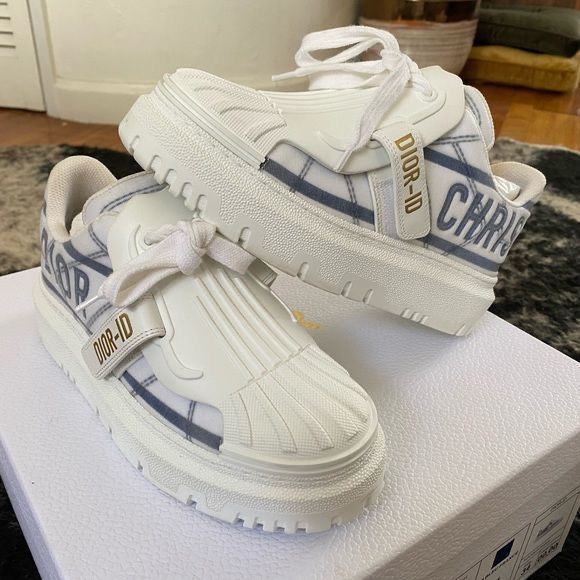 ID Low-Top Sneaker