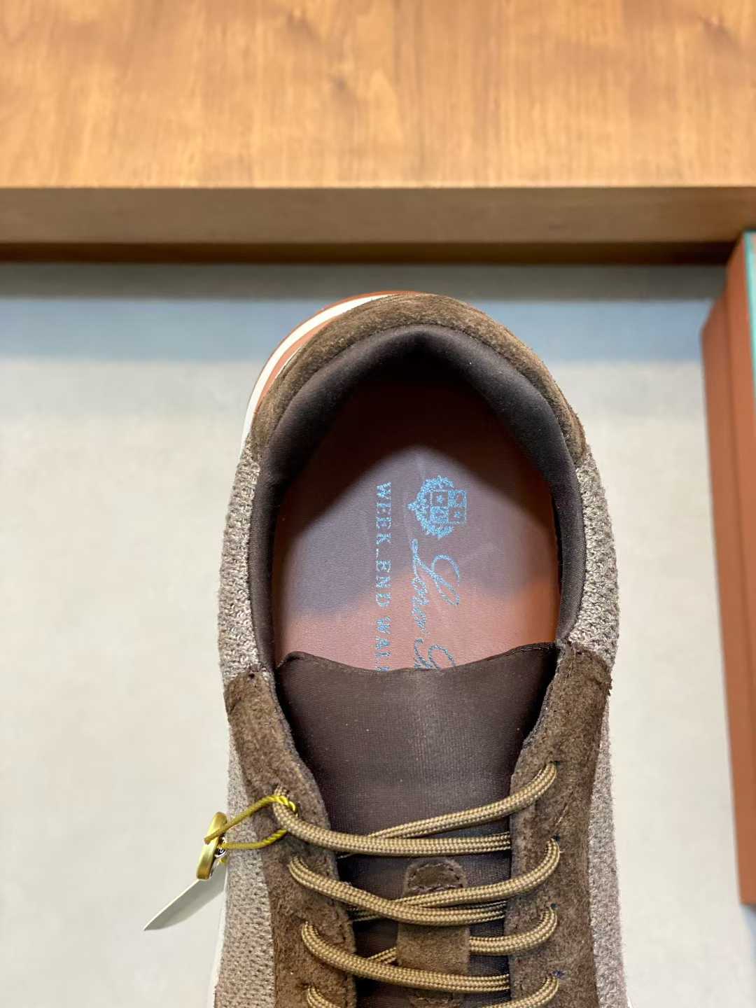 Luxury Weekend Walk Sneakers – Premium Comfort Edition