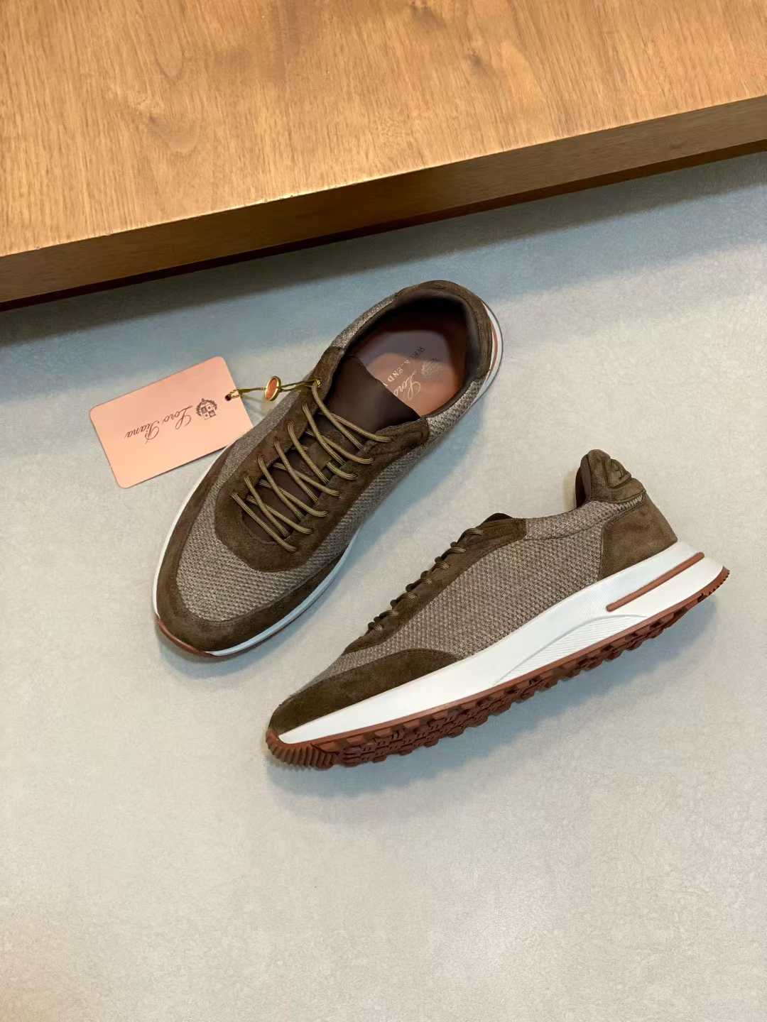 Luxury Weekend Walk Sneakers – Premium Comfort Edition