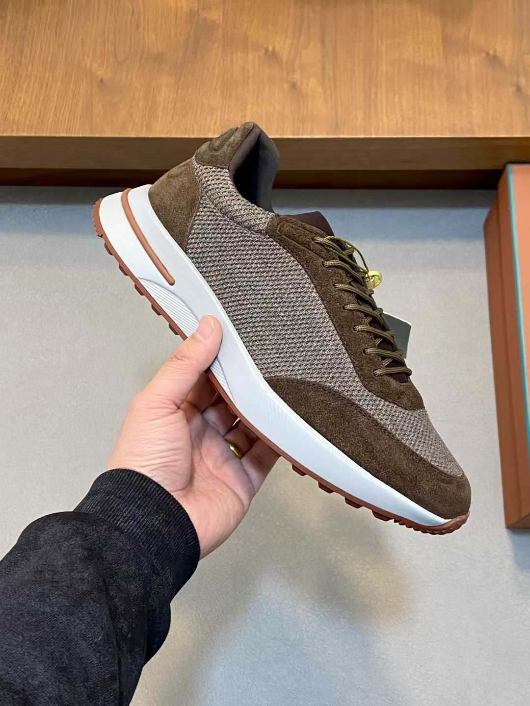 Luxury Weekend Walk Sneakers – Premium Comfort Edition