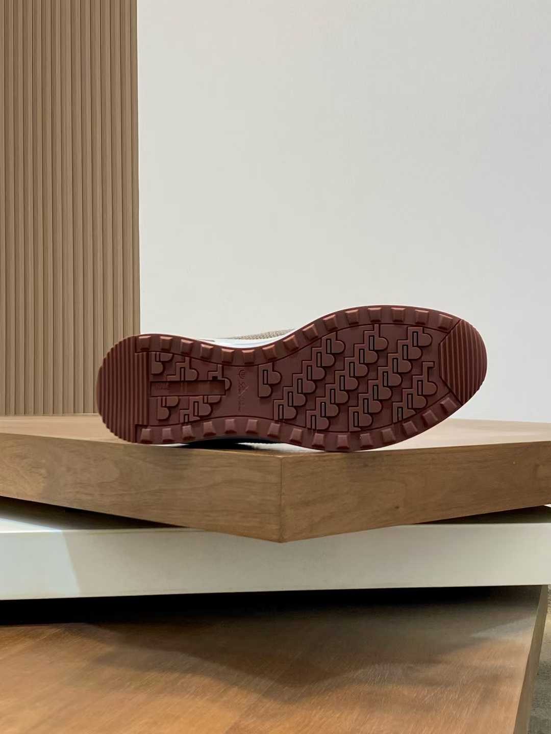 Luxury Weekend Walk Sneakers – Premium Comfort Edition