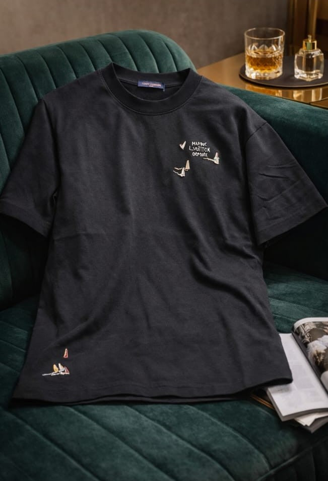 Luxury Bird Motif Tee – Premium 350 GSM Edition
